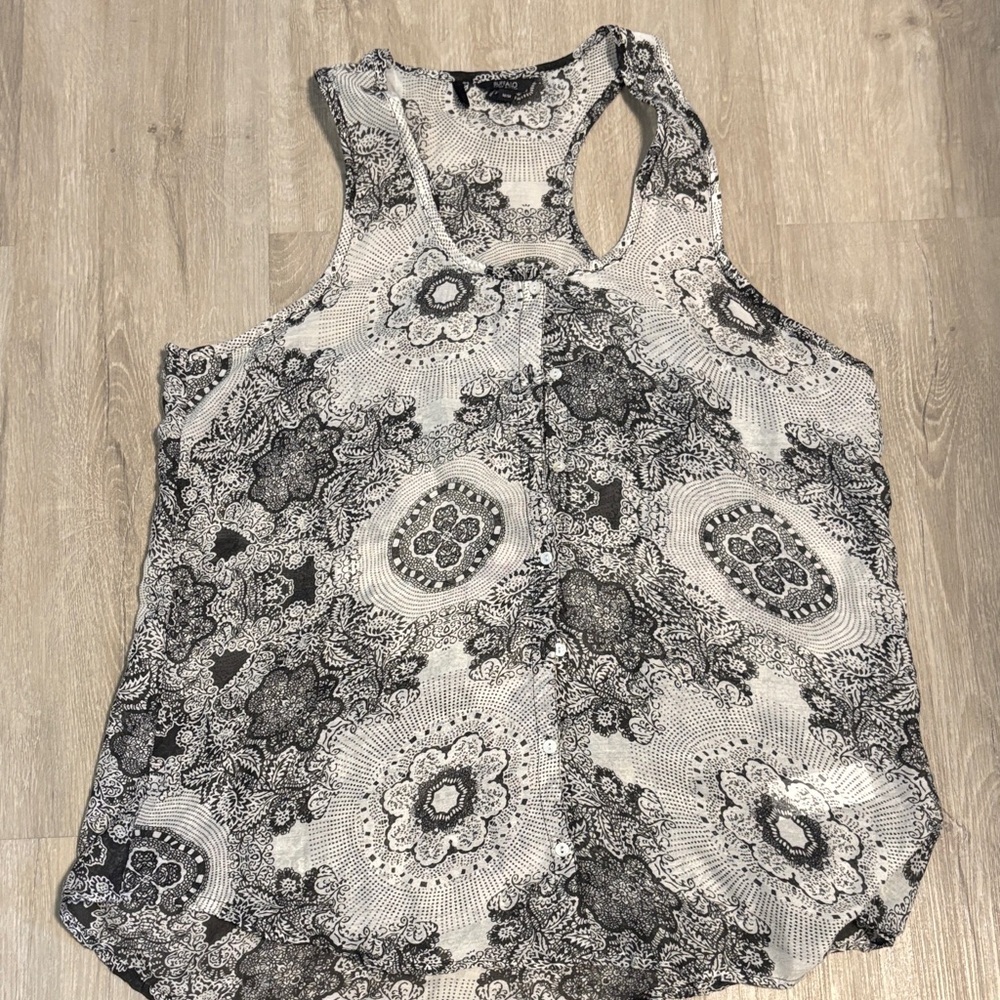Buffalo David Bitton Black and White Lace Pattern Tank‎ Top